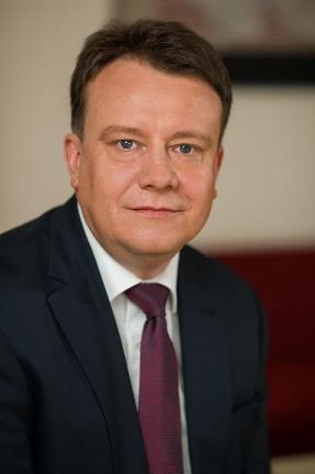 organizacji giełdy energii w Polskim Funduszu Kapitałowym S.A. W latach 1999 2000 pracował jako konsultant ds. rynku energetycznego w Enkom S.A. Od 2000 do 2003 roku był managerem ds.