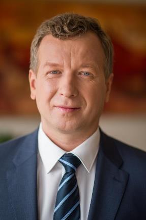 strategii i rozwoju, które zajmował do 2007 roku. Od 2007 roku pełni równocześnie funkcje dyrektora finansowego (CFO) i Wiceprezesa.