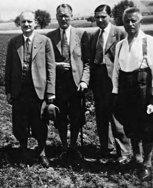 108 Oliva Kostrhun: Česká archeologie pod jhem nacismu ve světle Obr. 2. Erich Gierach, Leonhard Franz, Kurt Willvonseder a Karl Schirmeisen na výzkumu v Uničově roku 1936 (dle Hlava et al. 2014).