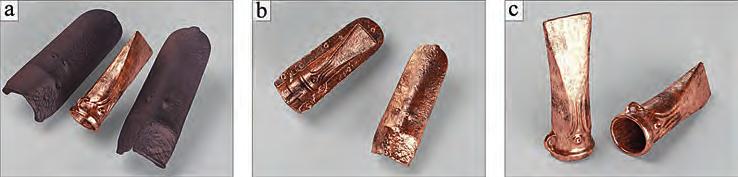 Archeologické rozhledy LXXI 2019 57 Fig. 10. The 3-D visualization of the casting mould from Elgiszewo and the compatible Przedmieście type axe. Obr. 10. 3-D vizualizace licí formy z Elgiszewa a odpovídající sekery typu Przedmieście.