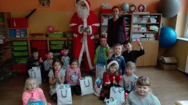 Można było kupić świąteczne upominki wykonane przez uczniów naszej szkoły, mieszkańców wsi Wielki Bukowiec i Czarnylas, nauczycieli i uczestników WTZ,,Caritas w Skórczu.