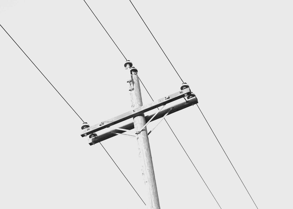 DYNAMICZNE ZMIANY W BRANŻY DYNAMICZNE ZMIANY W BRANŻY elektrycznych, a do 2020 roku na obszarze 32 wybranych aglomeracji zbudowanych zostanie ponad 400 ogólnodostępnych punktów szybkiego ładowania i