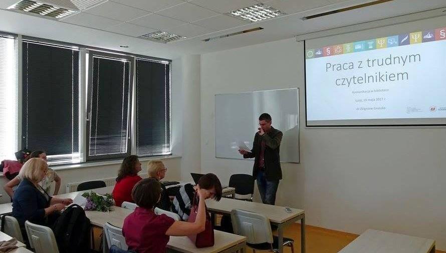 G r z e g o r z C z a p n i k Uczestnicy pracowali według scenariuszy, możliwych do wykorzystania przez nich w pracy z dziećmi w rodzimych placówkach.