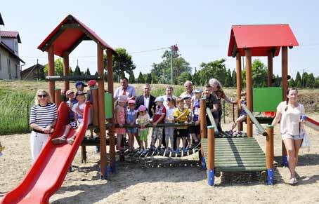 Uroczyste otwarcie placu zabaw w Waćmierku Dnia 1 czerwca br. w miejscowości Waćmierek dokonano uroczystego otwarcia nowego placu zabaw.