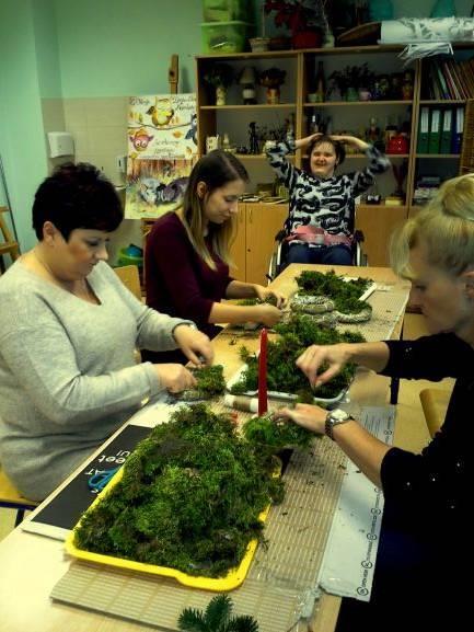 Nasi wolontariusze wraz z opiekunami, wspomagani przez przedstawicieli nauczycieli ze wszystkich szkół