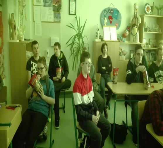 Następnie w grupie omówili wartości, które zostały w filmie przedstawione.