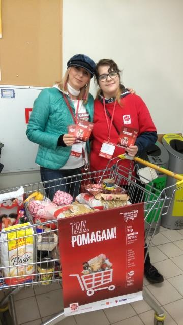 zbieraniu żywności w sklepach sieci Biedronka.