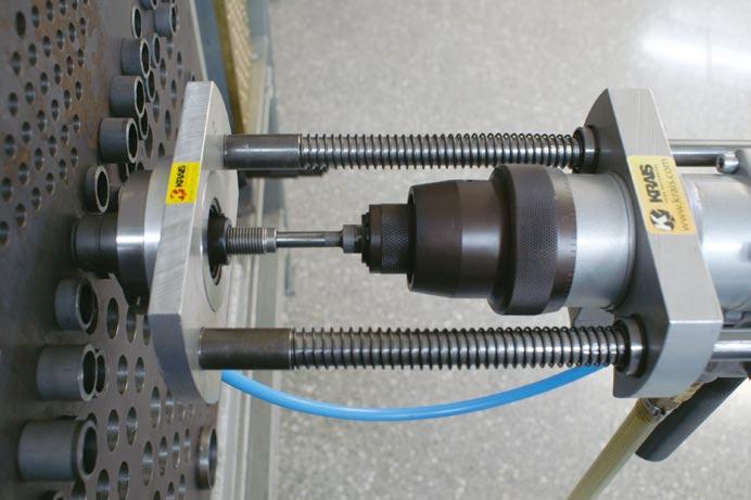 next cycle hands free. The operator can roll tubes with one hand if desired.