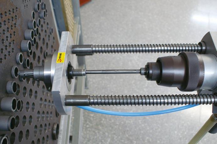 Die brandneue FLEX-Technik, die in den Antrieben von KRAIS ausgenutzt wird, bringt sich nach der Herausnahme aus den Rohren selbst in die Anfangsposition.