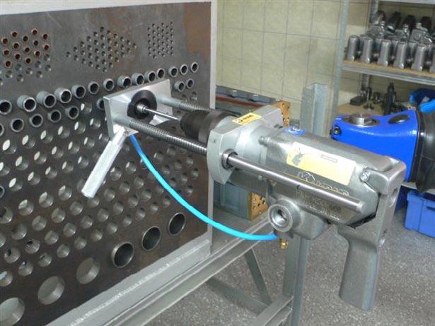 Q U A L I T Y T U B E T O O L S W W W. K R A I S. C O M multi spindle expanding unit To further increase productivity, we designed the MULTI-EX - multi expending system.