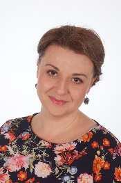 Dorota Ruszkiewicz studiowała pedagogikę opiekuńczo-wychowawczą w Wyższej Szkole Pedagogicznej w Częstochowie.