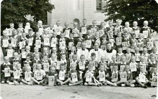 5 Zdjęcie 6 Rok 1949, 9 lipca. Pamiątka I Komunii świętej.