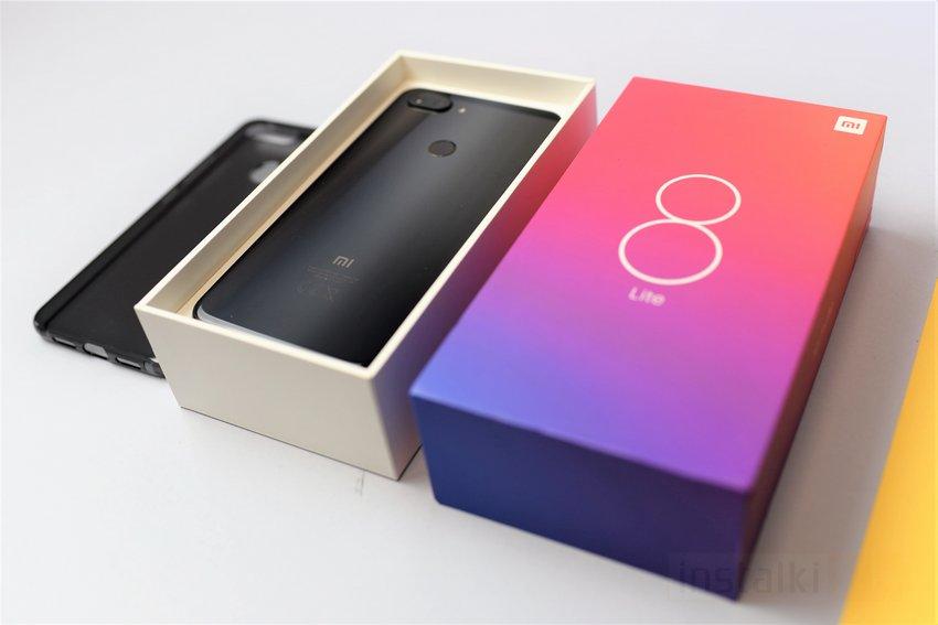 typu C do gniazda słuchawkowego 3,5 mm oraz ładowarkę. Parametry techniczne i bateria Smartfon wyposażony jest w ośmiordzeniowy procesor Snapdragon 660.
