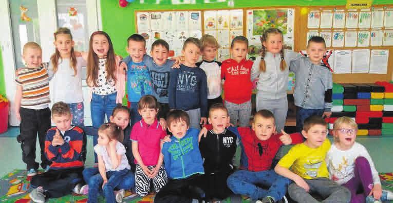 10 Grup I Powit nmysłowski Motylki z przedszkol w Idzikowicch W czwórce kochją czytć! Nuczyciel I W zwodzie od 32 lt. Grup Motylki zdobył 92 głosy w plebiscycie nto.