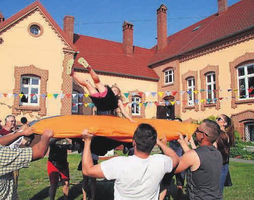 Zrobił się z tego wręcz społeczn kcj, nsz plcówk przy okzji skorzystł n promocji - dodje szefow Osiemnstki. Przedszkole Publiczne nr 18 przy ulicy Lelewel zdobyło łącznie 1057 głosów.