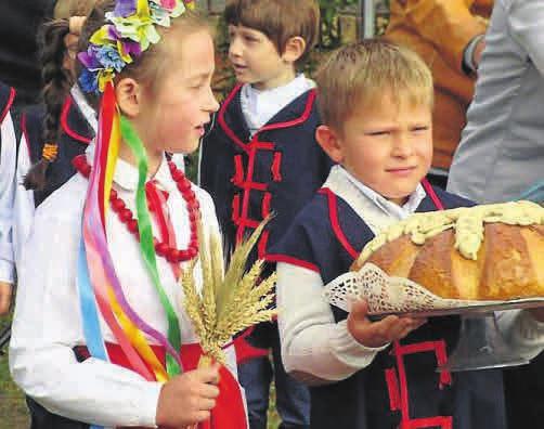 - Jesteśmy młym rodzinnym przedszkolem z włsną, pyszną kuchnią, gdzie rz w tygodniu to dzieci decydują głosując, co chcą zjeść.