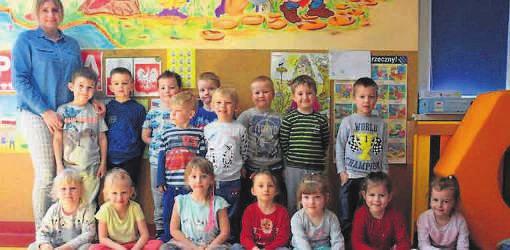 Pięcioltki śpiewły m.in. piosenki dwnych czsów, tkie jk Chór Czejdn ( N prwo most, n lewo most.) Sm fkt, że dzieci potrfią przyswoić niełtwy dl nich reperturr brdzo do brze świdczy o nich.
