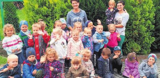 - Skrzty chętnie występują n scenie: nie tylko w nszym przedszkolu, le tkże n imprezch gminnych. To są jeszcze mlutkie dzieci, już są wizytówkmi nszego przedszkol.