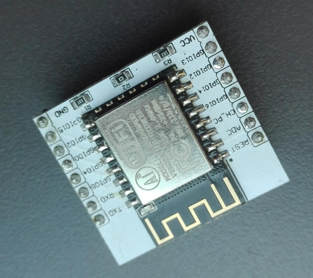 5.7 5.7.1 ESP12F - Moduł WiFi Opis modułu Moduł WiFi oparty na chipie ESP8826. Do komunikacji wykorzystuje komendy AT. Rysunek 8: Moduł ESP-12F 5.7.2 Dane techniczne Napięcie zasilania Średni pobierany prąd Zakres temperatury pracy 3.