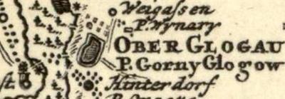 Na przełomie XIV/XV w. miasto zostało otoczone murami obronnymi. Obszar miasta, jego kształt i przebieg murów obronnych przedstawiono po raz pierwszy na pocz. XVIII w.