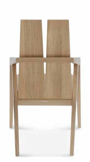 Fotel wykonany z litego drewna bukowego lub dębowego, dostępny również w opcji