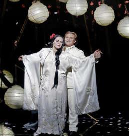 Madame Butterfly 13.03.2019. Jasło, Jasielski Dom Kultury Wstęp: 25-30 zł www.jdkjaslo.pl Retransmisja koncertu z Metropolitan Opera Madame Butterfly.