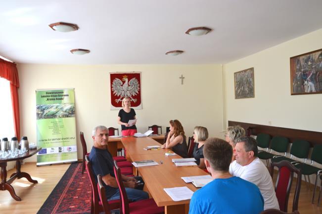 zmian otoczenia oraz wskazanie zagrożeń,