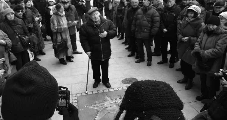 Roman Werliński urodził się w Raciążu, do średniej szkoły muzycznej uczęszczał w Olsztynie, gdzie opiekowała się nim pedagog śpiewu Maria Stankowa, dawna solistka opery wiedeńskiej.