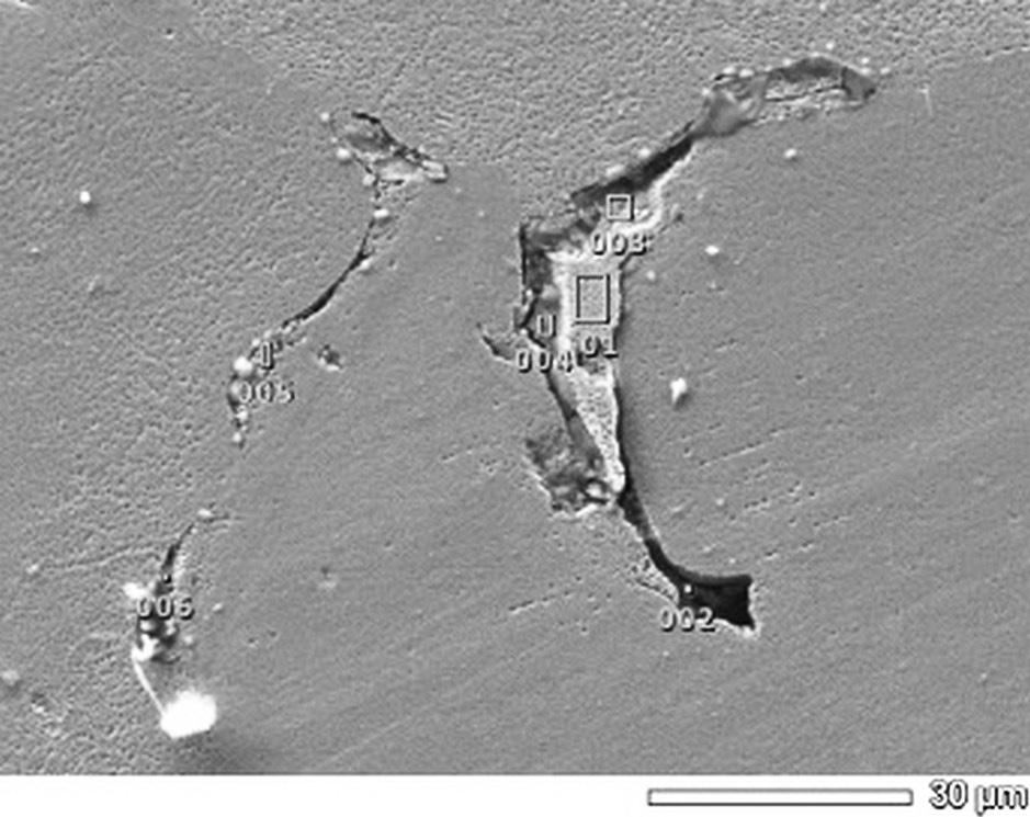 Counts Rys. 8. Wyniki mikroanalizy składu chemicznego w obszarze pęknięcia w SWC próbki przetapianej łukiem plazmowym Fig. 8. Results of the chemical composition microanalysis of the crack area in the HAZ specimen melted by plasma arc kev Counts Rys.