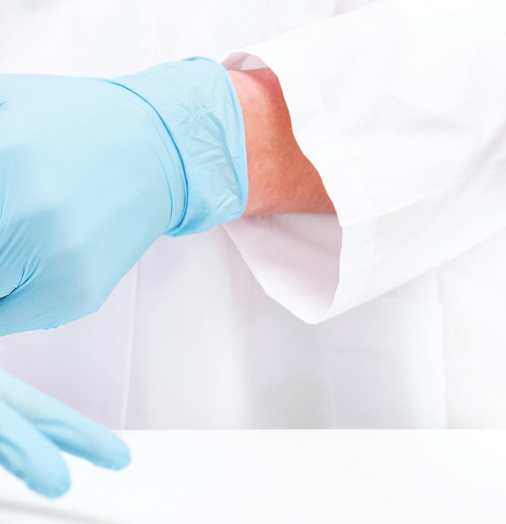 7 Przeznaczone do chwilowego użycia podczas badań lekarskich, diagnostycznych, czynności terapeutycznych, prac z materiałem septycznym w celu ograniczenia ryzyka: przeniesienia niebezpiecznych