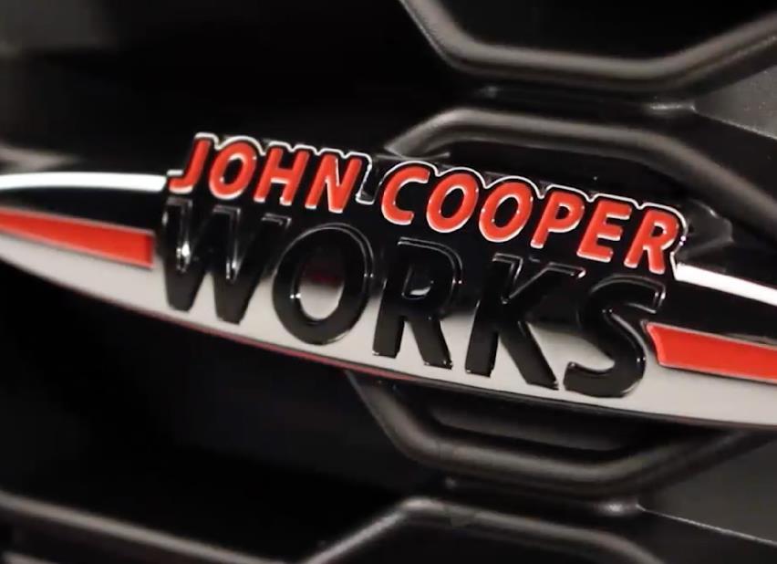 Strona 4 Nowe John Cooper Works Countryman. Zaprojektowane na bazie wieloletniego doświadczenia na torach wyścigowych i rajdach.