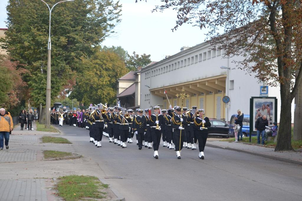 aut. Maksymilian Dura 02.10.2018 ADMIRAŁ UNRUG WRÓCIŁ DO POLSKI [FOTO] Na Helu i w Gdyni odbyły się uroczyści pochówku w polskiej ziemi szczątków śp. admirała Józefa Unruga i jego żony Zoﬁi.