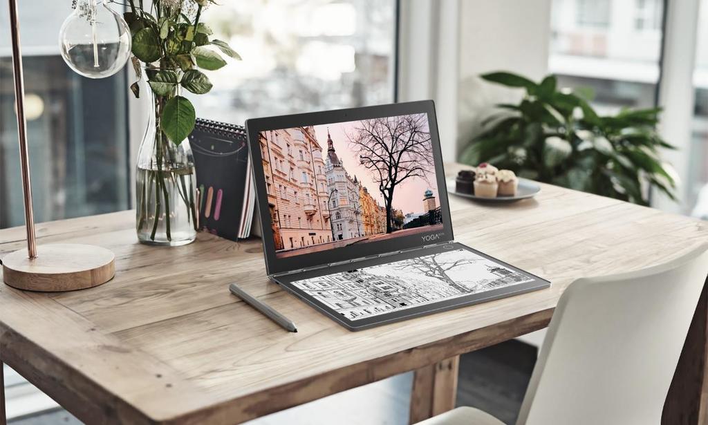 Pukając w pokrywę laptopa Sposób otwierania Yoga Book C930 to kolejna innowacja, która ułatwia korzystanie z laptopa. Aby go otworzyć wystarczy dwa razy zapukać w obudowę.
