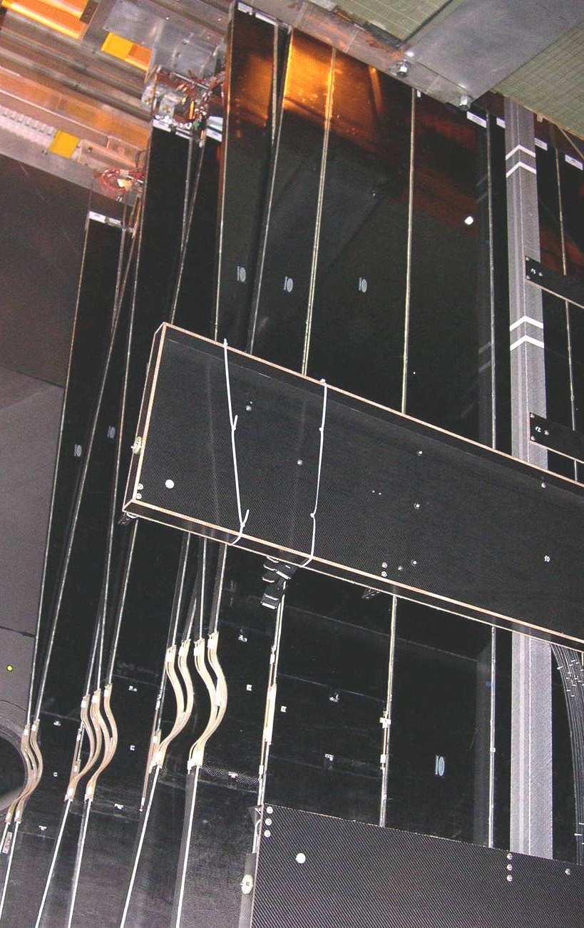 Detektor Zewnętrzny 3 stacje (2 * 6 ram C), każda z 4 płaszczyznami modułów Każdy moduł 2 warstwy