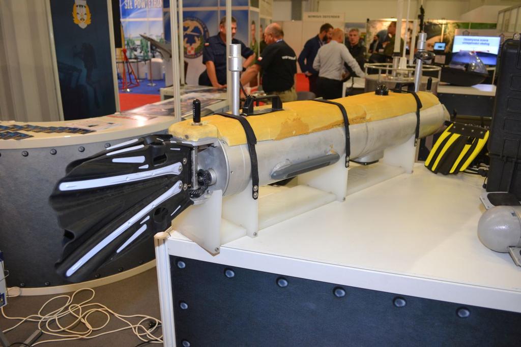 kolejne biomimetyczne pojazdy podwodne BUV (ang. Biomimetic Underwater Vehicle) imitujące rybę oraz fokę.