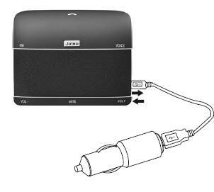 Ładowanie Twojego zestawu głośnomówiącego Upewnij się, że zestaw głośnomówiący jest w pełni naładowany, zanim zaczniesz go używać. Za pomocą kabla USB połącz Jabra FREEWAY z ładowarką samochodową.