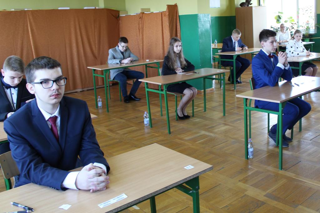 Uczniowie klas trzecich gimnazjów w roku szkolnym 2018/2019 to ostatni rocznik, który w dniach 10, przyrodniczych i z 11, 12 kwietnia zakresu przystąpił do testów matematyki oraz z gimnazjalnych: