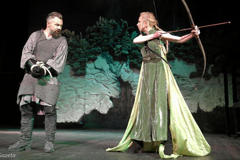 obliczu zagrożenia Bo, że pieniądze szczęścia nie dają, to wszyscy wiedzą Na dużej scenie Teatru Dramatycznego zagrał niemal cały zespół