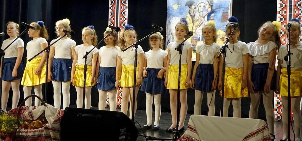białoruskiej, wykonywanej tradycyjnie, jak i bardziej nowocześnie, cieszy się popularnością od wielu lat Organizatorzy przedsięwzięcia zadbali o dobre warunki dla wykonawców oraz słuchaczy Wśród
