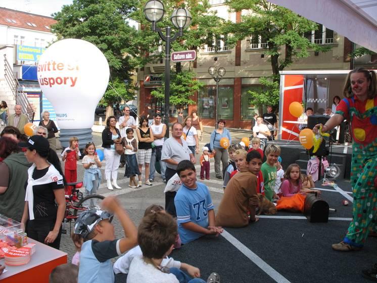 ROADSHOW OSZCZĘDZAJ ENERGIĘ, KTÓRY UCZY, W JAKI SPOSÓB