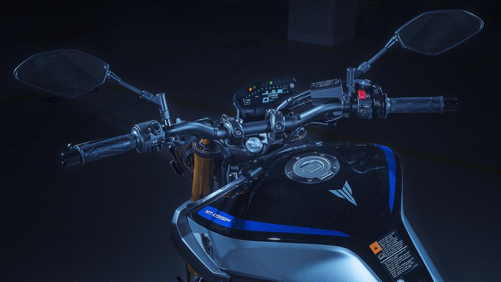 Wzorowany innych, wyjątkowych cech na agowym modelu MT-10 SP, należą 10-ramienne