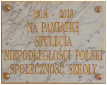 Tablica została odsłonięta na początku września, aby nawiązać w ten sposób do wydarzeń z 1 września 1939 roku wybuchu II