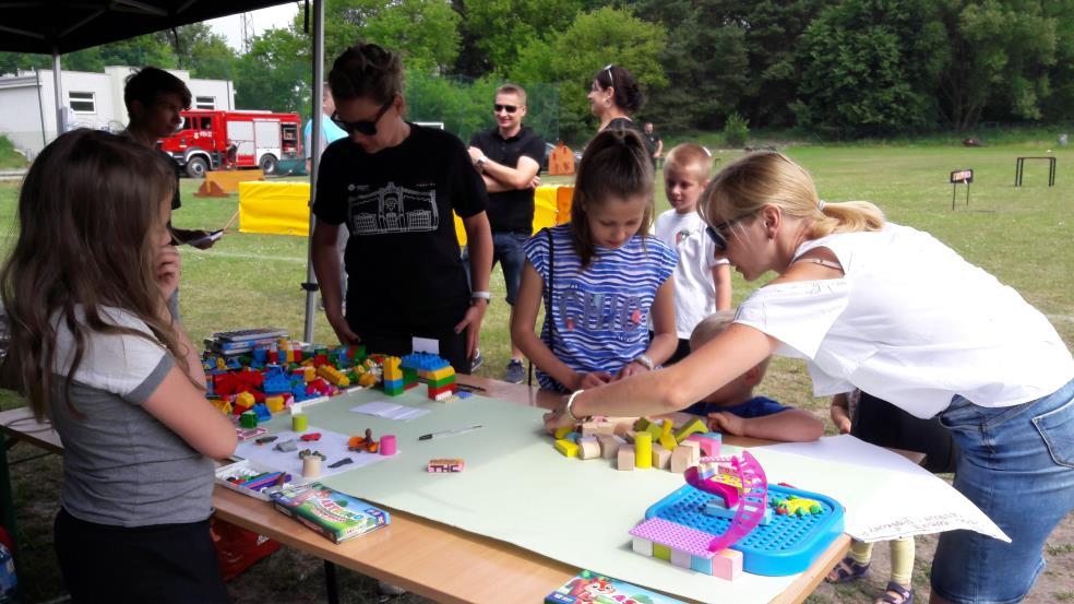 a czerwonym te, których brakuje a więc są propozycją zmiany, wprowadzenia nowego rozwiązania.