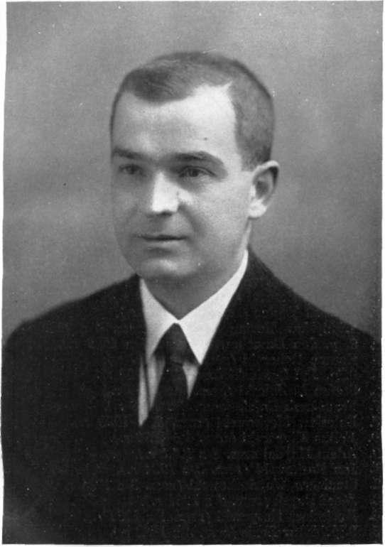 ALBUM EKONOMISTÓW I STATYSTYKÓW POLSKICH 36. MIECZYSŁAW WITOLD GUTKOWSKI Ur. w 1893 r. w maj. Wronie (woj. warszawskie). W r. 1916 ukończył wydział prawny Uniwersytetu Petersburskiego. Do r.