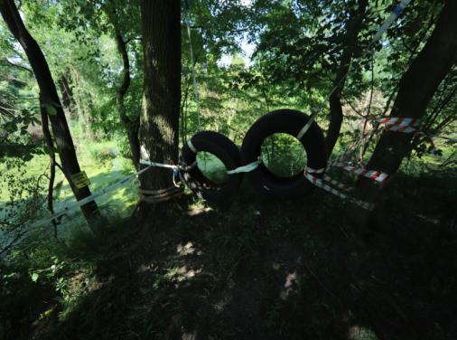 Obowiązuje zakaz używania elementów konstrukcyjnych oraz blokowanie toru innym Zawodnikom, poprzez odpoczywanie na jego