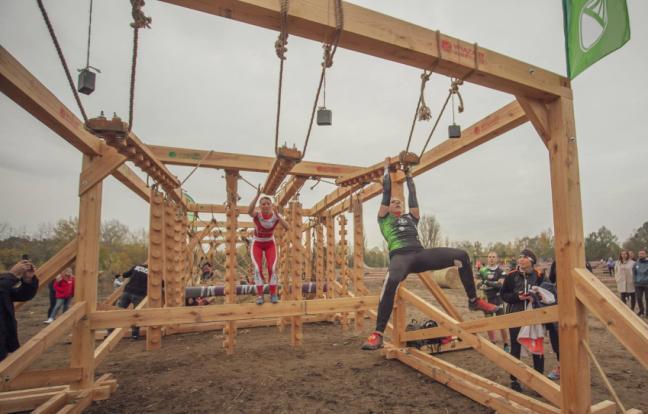 NATURAL WINNER: przejście nie dotykając podłoża - na koniec przeszkody używając jedynie elementów podwieszonych do konstrukcji. Przeszkodę uważa się za zaliczoną w momencie uderzenia ręką w dzwonek.