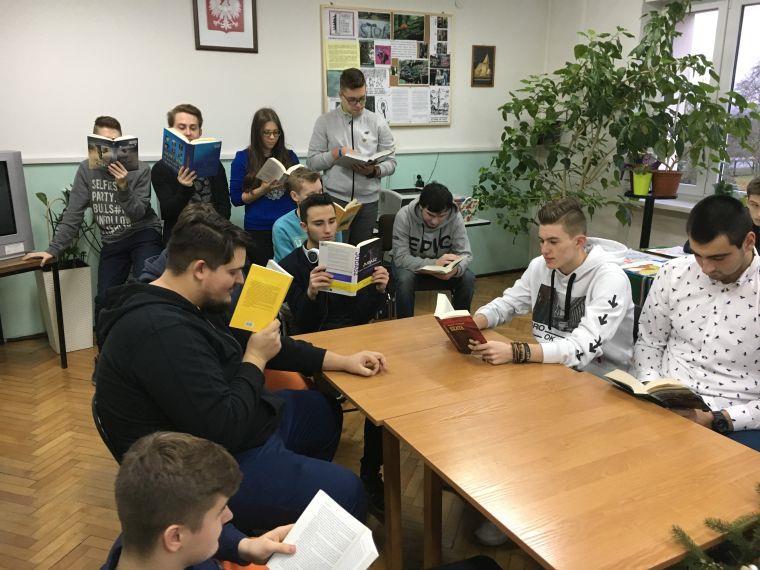 cukiernictwa Kurs na prawo jazdy kategorii T oraz kurs operatorów wózków jezdniowych Kurs dotyczący prowadzenia i zarządzania biurem Kurs z zakresu
