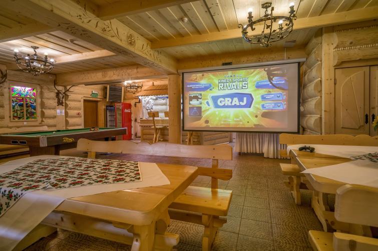 Karczma czynna w sezonie dla Gości hotelowych oraz Gości z zewnątrz (100