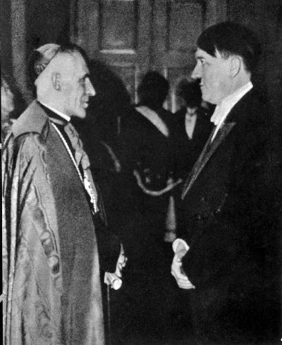 Pius XII papież nazistów Ówczesny papież Pius XII już od początku swojego pontyfikatu negatywnie odnosił się do reżimu komunistycznego i potępiał go wielokrotnie w swoich przemówieniach i encyklikach.
