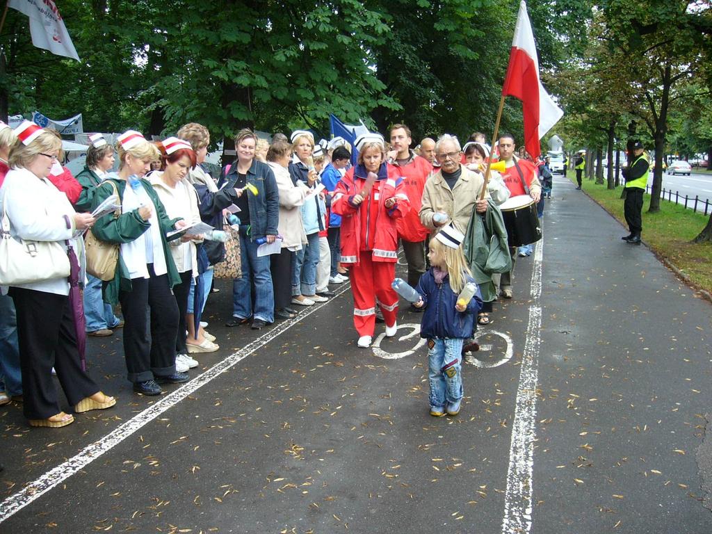 Zerwany dialog relacja z wtorkowych negocjacji Wczoraj odbyła się kolejna tura rozmów przedstawicieli Rządu z przedstawicielami protestujących przed Kancelarią Prezesa rady Ministrów pielęgniarek i